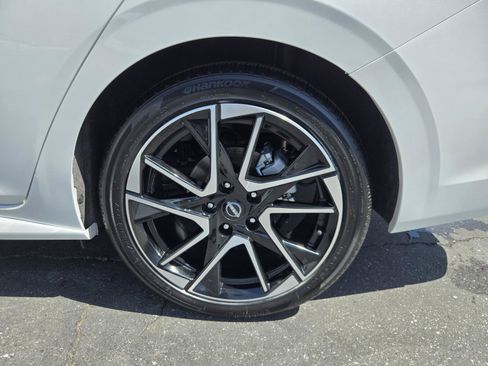 Used 2025 Nissan Sentra SR FWD image 38