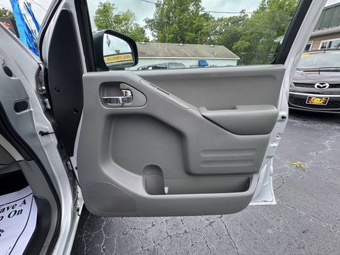 Used 2016 Nissan Frontier SV RWD image 35