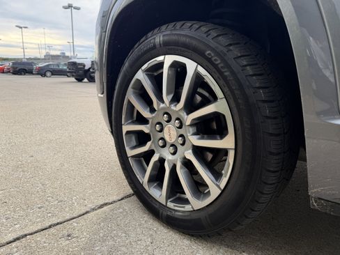 Used 2021 GMC Acadia Denali w/ Denali Technology Package image 10