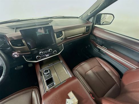 Used 2024 Ford Expedition Max Limited image 11