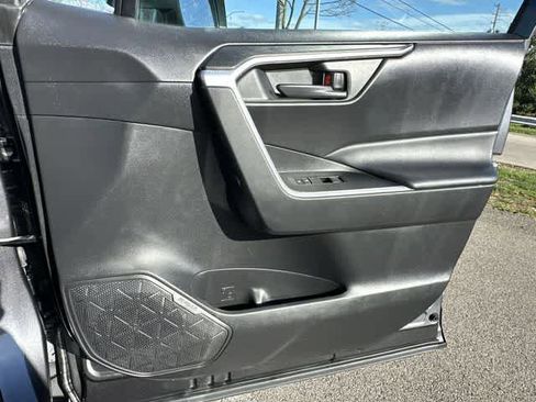 Used 2022 Toyota RAV4 LE image 22