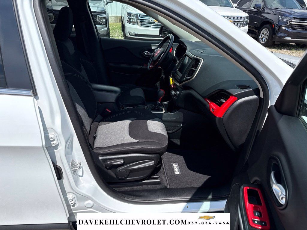 Used 2014 Jeep Cherokee Latitude FWD image 29