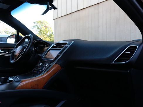 Used 2019 Lincoln Nautilus Reserve image 44