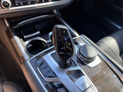 Used 2019 BMW 740i image 39