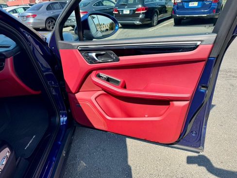 Used 2022 Porsche Macan image 18