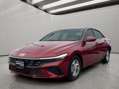 Used 2025 Hyundai Elantra SE