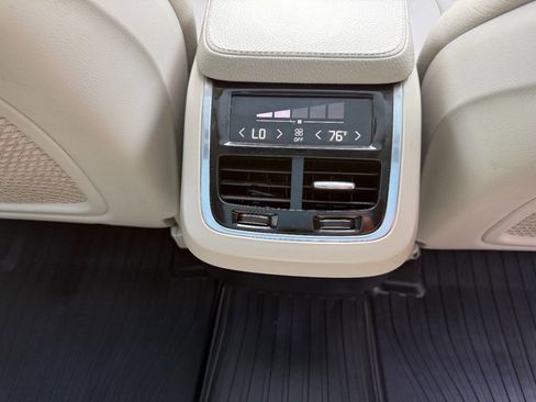 Used 2016 Volvo XC90 T6 Momentum w/ Momentum Plus Package image 31