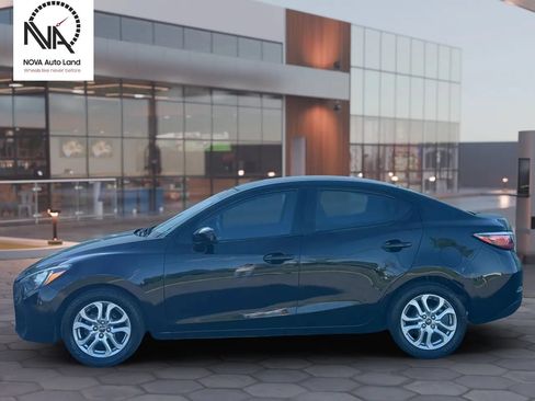 Used 2017 Toyota Yaris iA FWD image 5