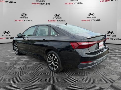 Used 2025 Volkswagen Jetta SE FWD image 5