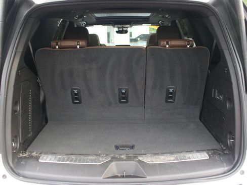Used 2024 Chevrolet Tahoe High Country AWD/4WD image 11