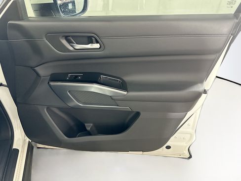 Used 2023 Nissan Pathfinder SL FWD image 35