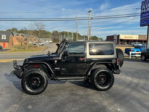 Used 2018 Jeep Wrangler Rubicon AWD/4WD image 2