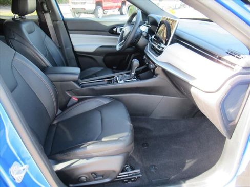 Used 2024 Jeep Compass Limited w/ Elite Group image 9