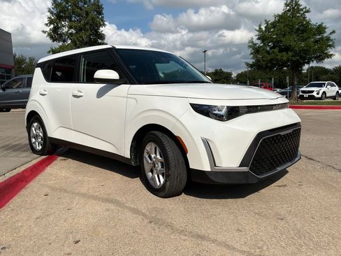 Used 2025 Kia Soul LX w/ LX Technology Package FWD image 4