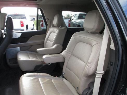 Used 2022 Lincoln Navigator Reserve image 18