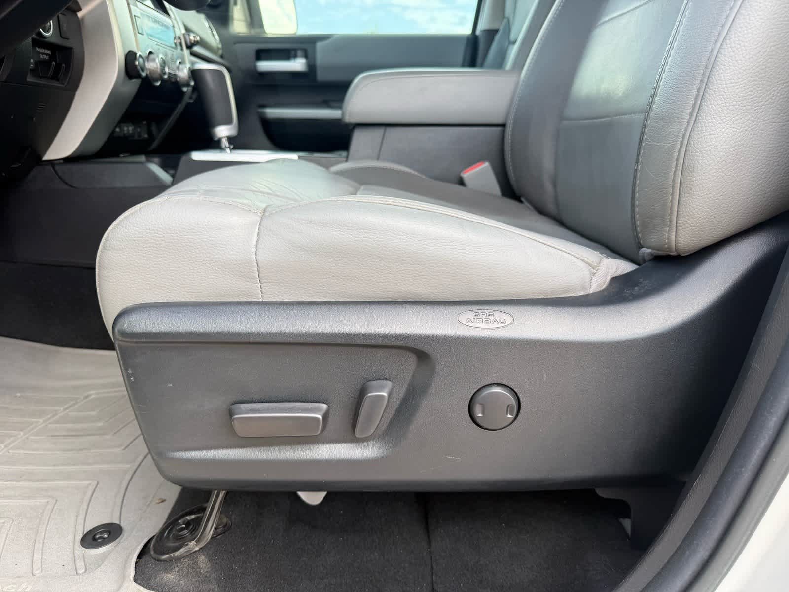 Used 2021 Toyota Tundra Limited w/ Limited Premium Package AWD/4WD image 15