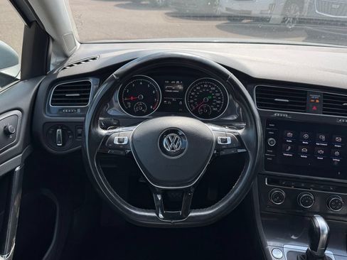 Used 2019 Volkswagen Golf SE FWD image 11