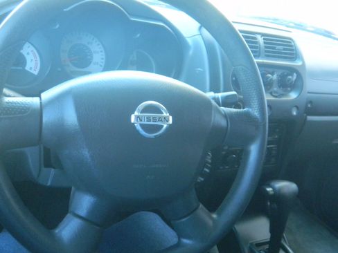 Used 2004 Nissan Xterra XE image 16