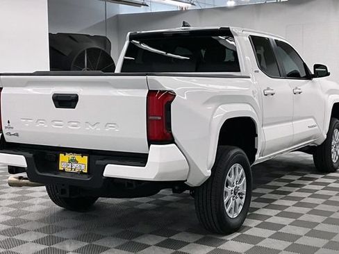 Used 2025 Toyota Tacoma SR5 AWD/4WD image 13