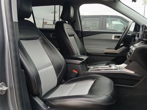 Used 2022 Ford Explorer XLT w/ Equipment Group 202A RWD image 14