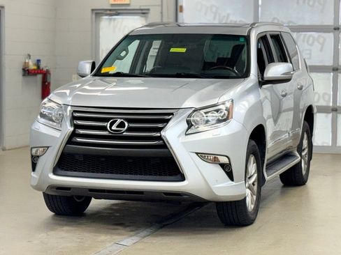 Used 2017 Lexus GX 460 Premium w/ Premium Package AWD/4WD image 3