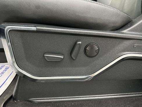Used 2023 Ford F150 Lariat AWD/4WD image 10