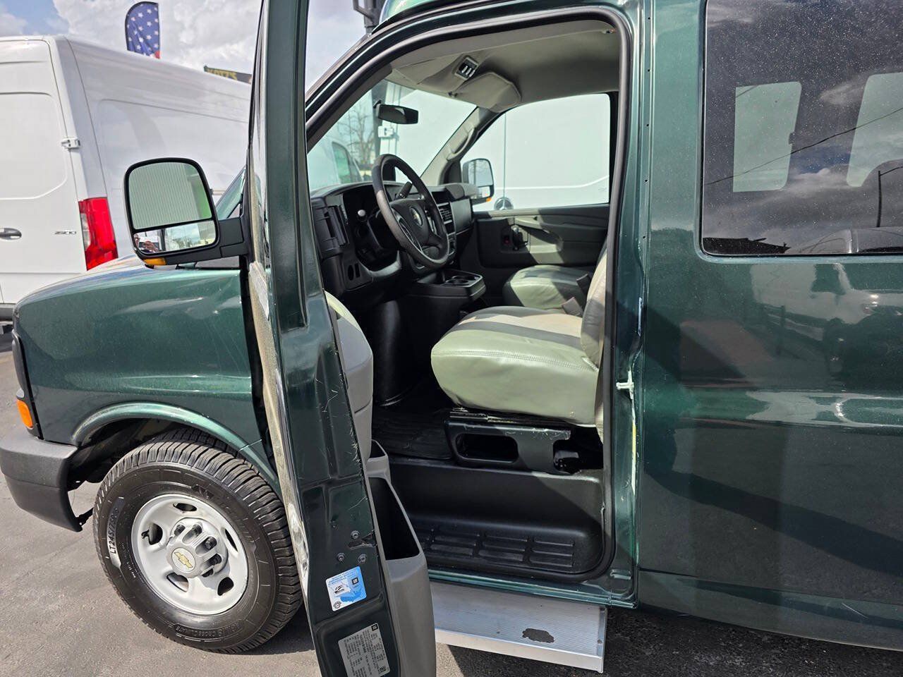 Used 2011 Chevrolet Express 3500 LS RWD image 14