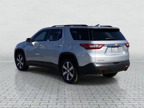 Used 2020 Chevrolet Traverse LT w/ LT Premium Package image 4
