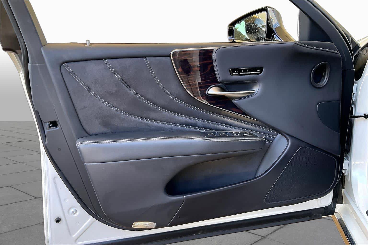 Used 2022 Lexus LS 500 w/ Interior Upgrade Package RWD image 19