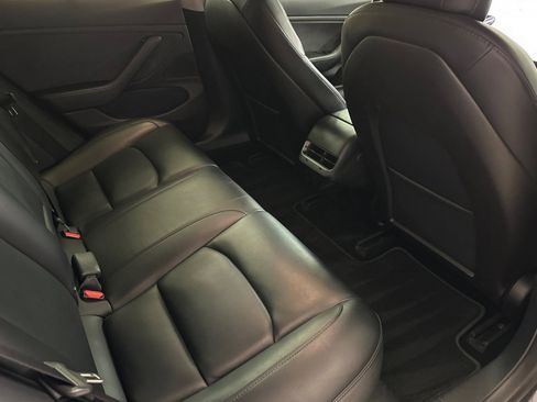 Used 2018 Tesla Model 3 Mid Range image 29