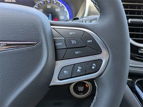 New 2026 Chrysler Pacifica Select image 27