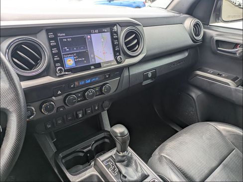 Used 2022 Toyota Tacoma TRD Sport w/ TRD Premium Sport Package AWD/4WD image 20