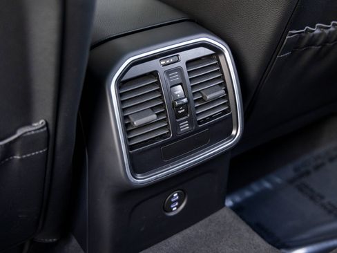 Certified 2025 Porsche Macan image 44