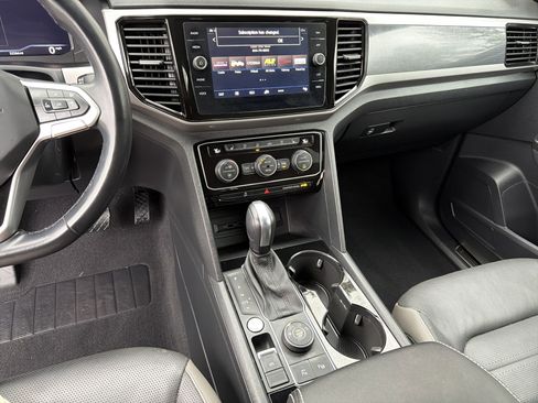 Used 2020 Volkswagen Atlas Cross Sport SEL Premium image 32