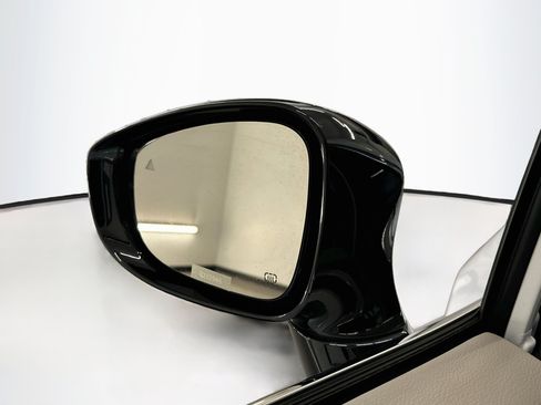 Used 2024 Chrysler Pacifica Touring-L FWD image 16