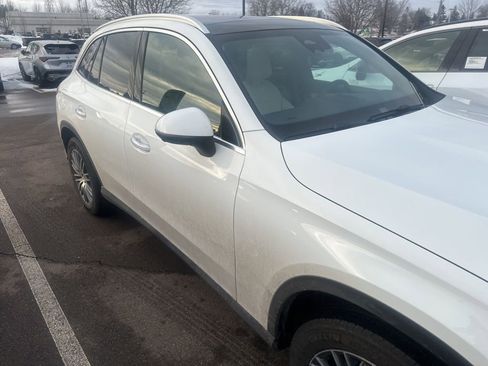 Used 2025 Mercedes-Benz GLC 300 4MATIC image 9