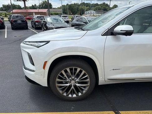 Used 2025 Buick Enclave Avenir w/ Super Cruise Package FWD image 9
