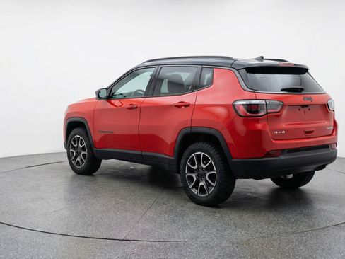 Used 2025 Jeep Compass Trailhawk AWD/4WD image 6