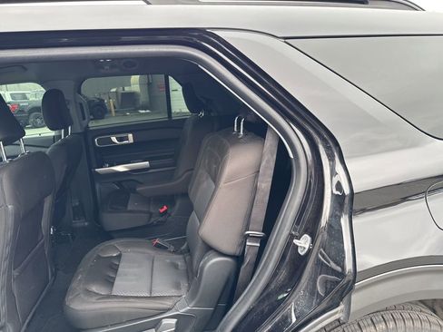 Used 2022 Ford Explorer XLT image 10