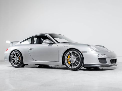 Used 2010 Porsche 911 GT3 RWD image 4