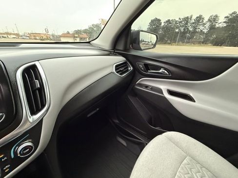 Used 2022 Chevrolet Equinox LS w/ LS Convenience Package image 19