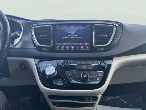Used 2020 Chrysler Pacifica Touring-L Plus w/ Tire & Wheel Group FWD image 32