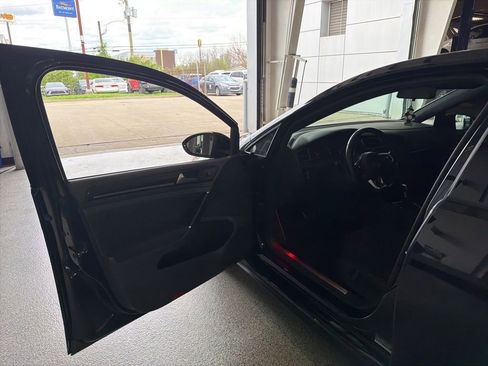 Used 2017 Volkswagen GTI S image 5