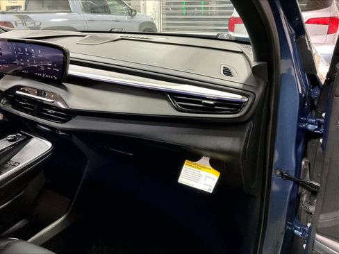 Used 2025 Buick Enclave Preferred image 13