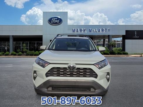 Used 2020 Toyota RAV4 XLE Premium FWD image 8