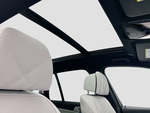 Certified 2026 BMW X5 xDrive40i w/ Climate Comfort Package image 17
