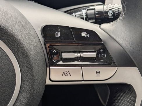 Used 2025 Hyundai Elantra SEL image 28