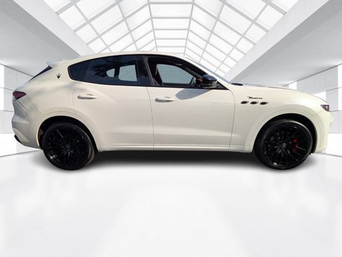 Used 2022 Maserati Levante Modena image 8