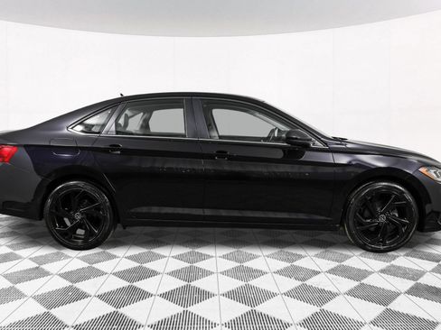 Used 2025 Volkswagen Jetta SE w/ Sunroof Package FWD image 16