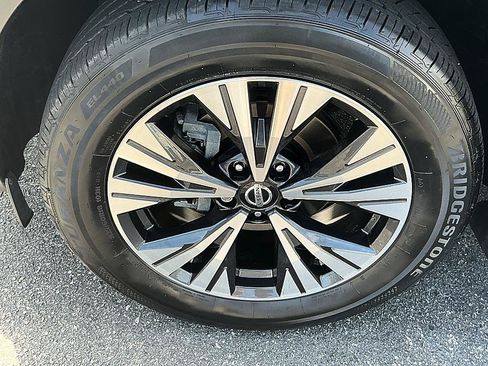 Certified 2021 Nissan Rogue SV FWD image 10